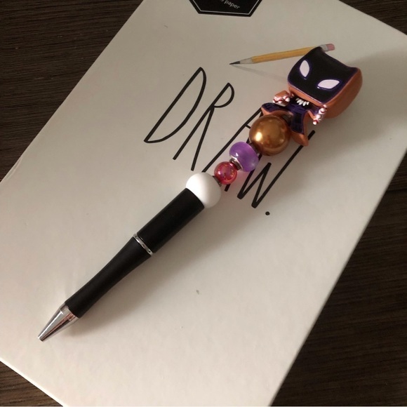 Marvel Gingerbread man handmade beaded pen: Black Panther - Picture 2 of 3